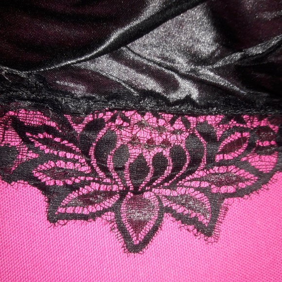 Slinky Semi-Sheer Lace Trimmed Short Robe - Picture 5 of 6